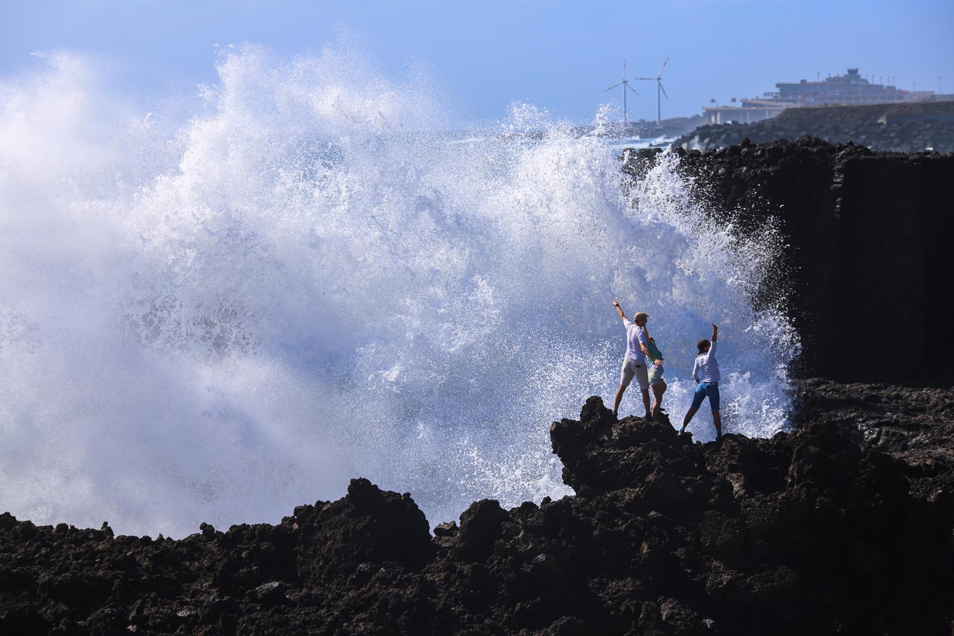 Activada la alerta por riesgo de inundación en las costas canarias ...