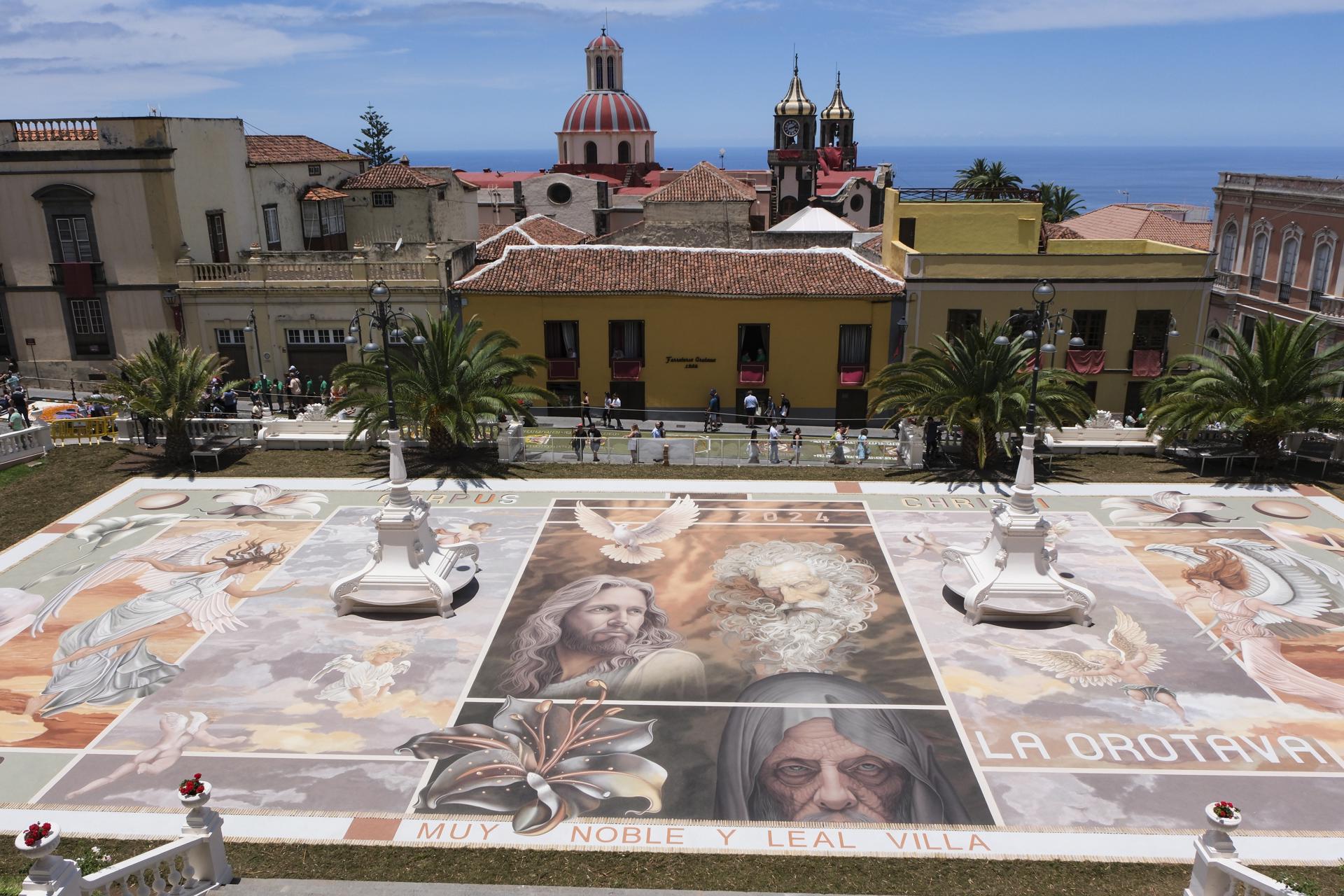 La Orotava mira al cielo y a la humanidad con sus alfombras del Corpus