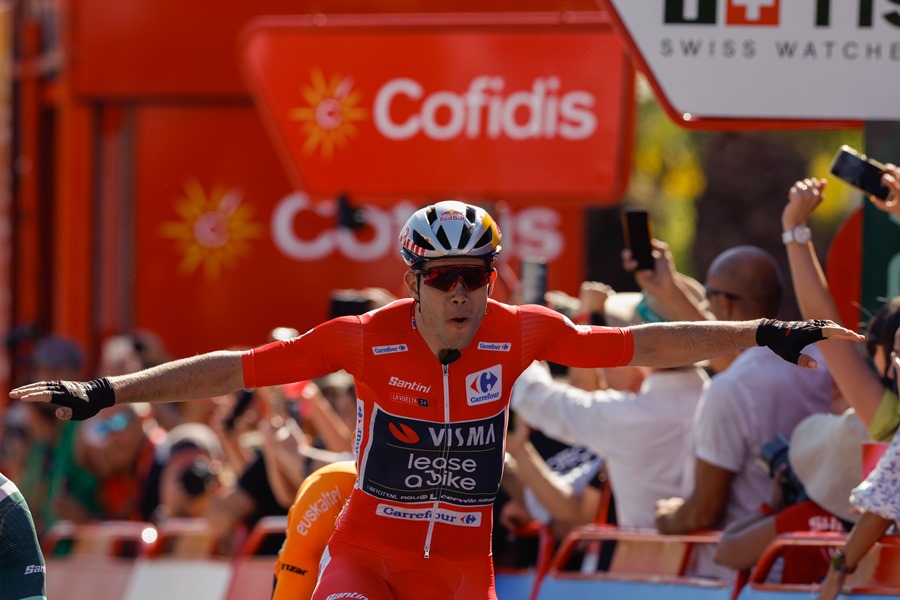 Van Aert wins the red jersey in Castelo Branco