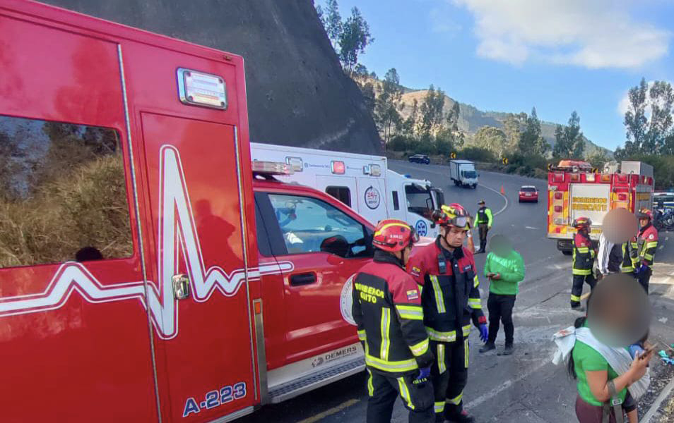 Ecuador Unos Ocho Muertos En Accidente De Autobús En Andes 1843