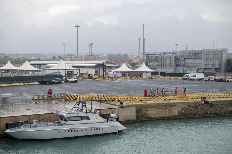 The first group of migrants from Italy arrived in Albania