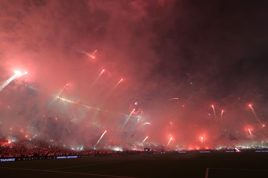 Lo stadio del River Plate è chiuso per l’uso dei fuochi d’artificio