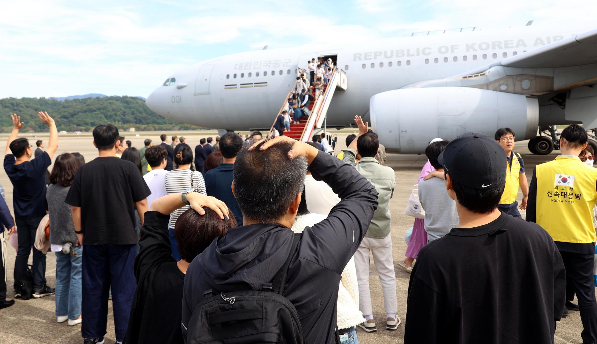 한국과 일본, 레바논에서 자국민 철수