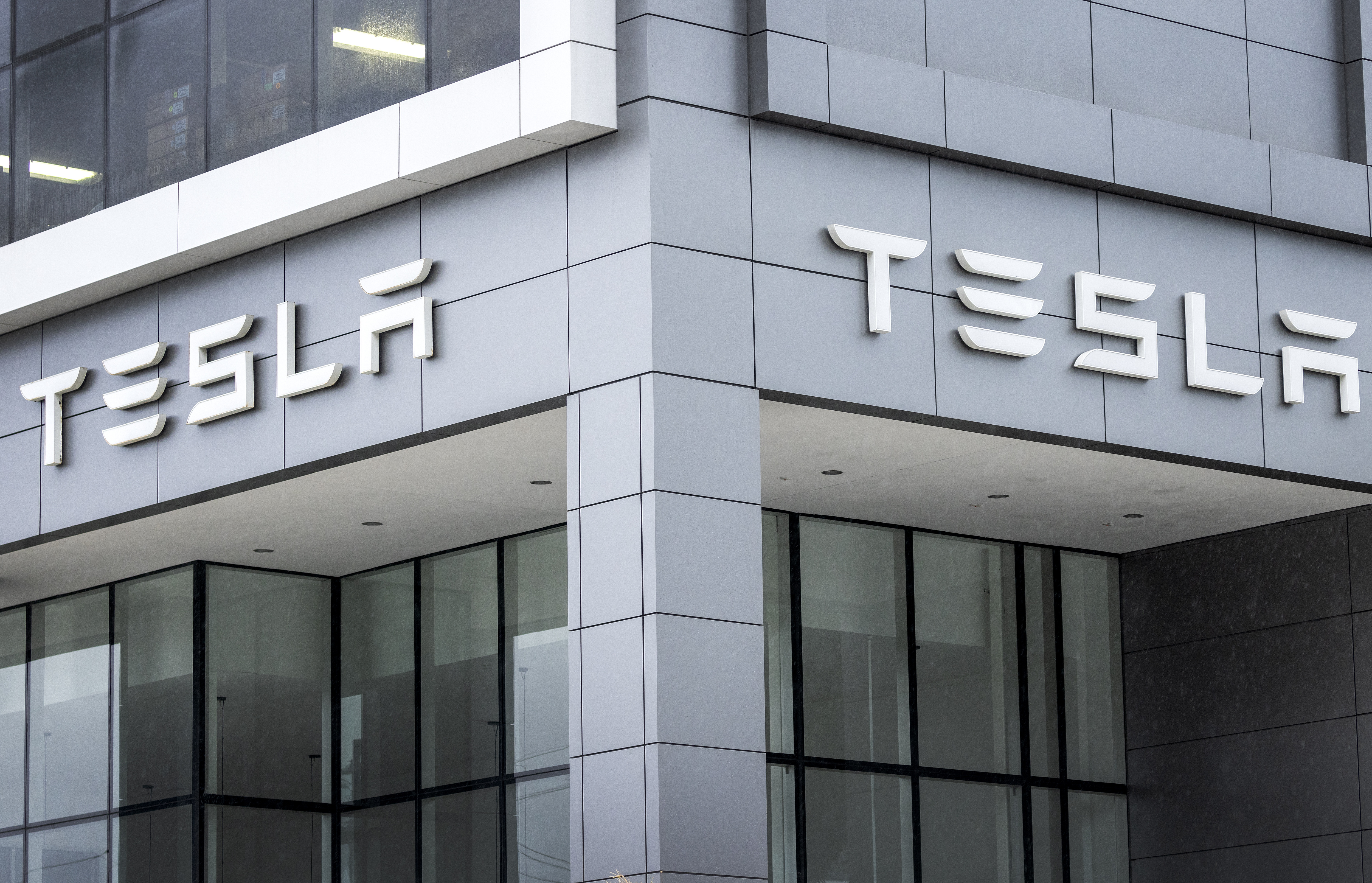 Tesla flops on Wall Street after Cybercab presentation