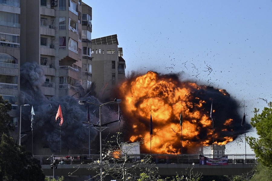 Israel launches new bombings against Beirut suburbs