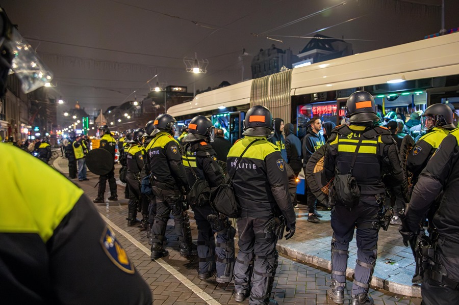 62 people arrested following brawl between protesters and Maccabi Tel Aviv fans in Amsterdam