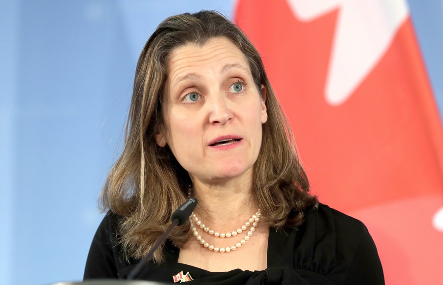 Dimite la ministra de Finanzas de Canadá tras reconocer diferencias con Trudeau