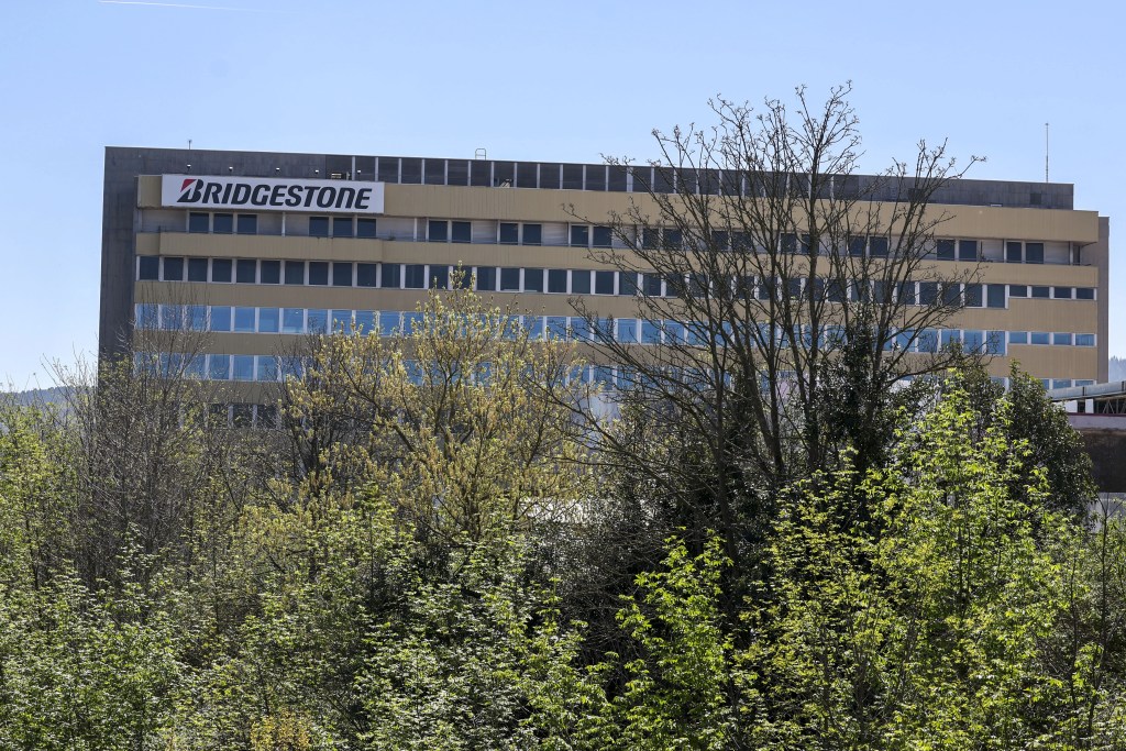 La huelga paraliza la producción en la planta de Bridgestone en Basauri ...