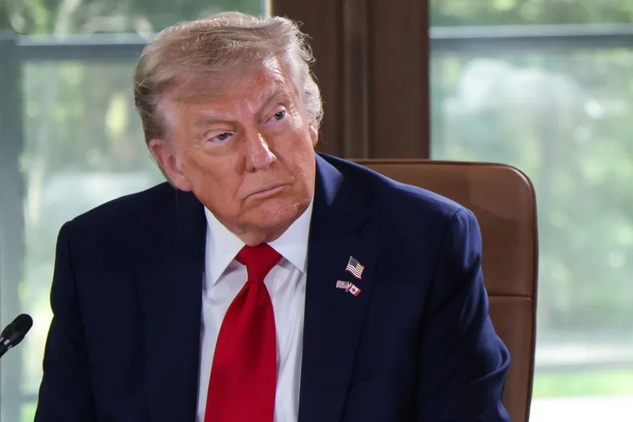 ¡Escándalo Verde! Trump Denuncia Estafa en los Créditos Fiscales y Exige su Fin Inmediato