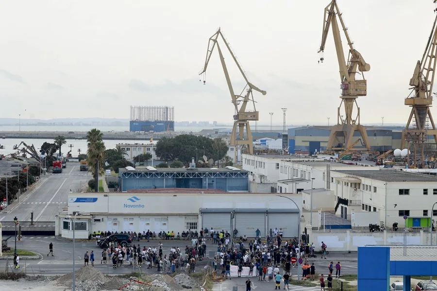La huelga del metal provoca nuevos cortes de tráfico en Cádiz