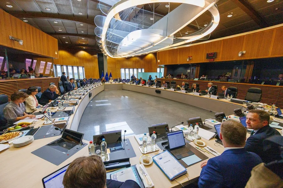 Bruselas pide 2 billones de euros para el presupuesto de la UE - EFE ...