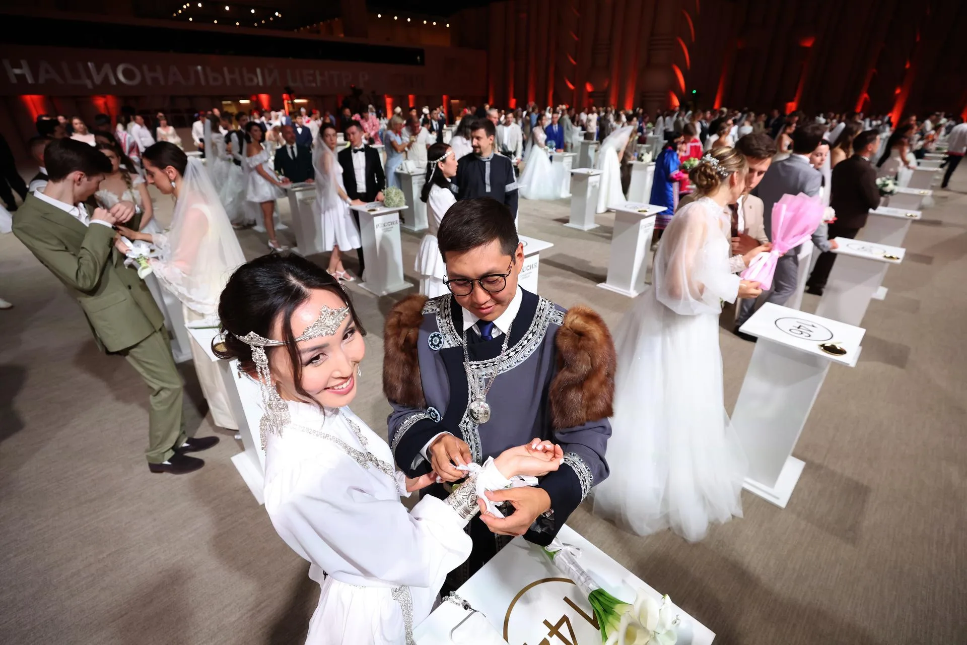 200 Russian couples celebrate Family Day with group wedding