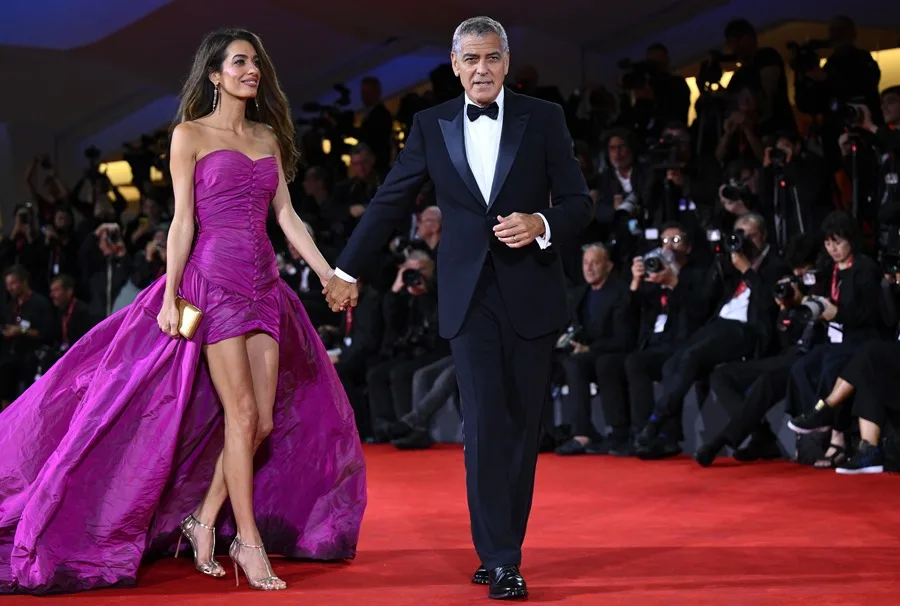 George Clooney, por fin, llega a la alfombra roja del Festival Internacional de Cine de Venecia