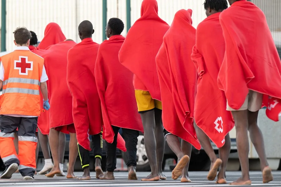 El Gobierno declara la contingencia migratoria en Canarias, Ceuta y Melilla