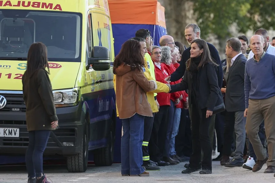 Los reyes visitan las zonas más afectadas por los incendios de Sanabria y Las Médulas
