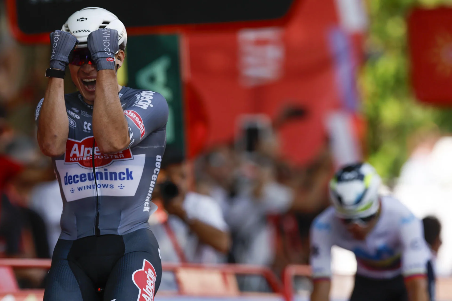 Jasper Philipsen: «Un sueño estrenar el maillot rojo después de la caída en el Tour»