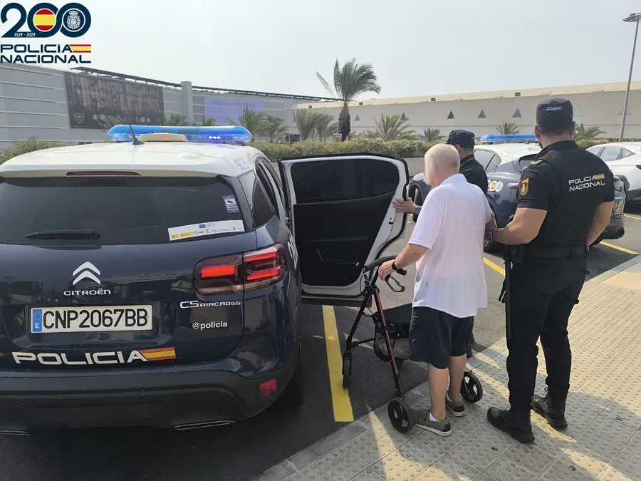 Detenido un anciano con andador tras robar a una turista en el aeropuerto de Palma