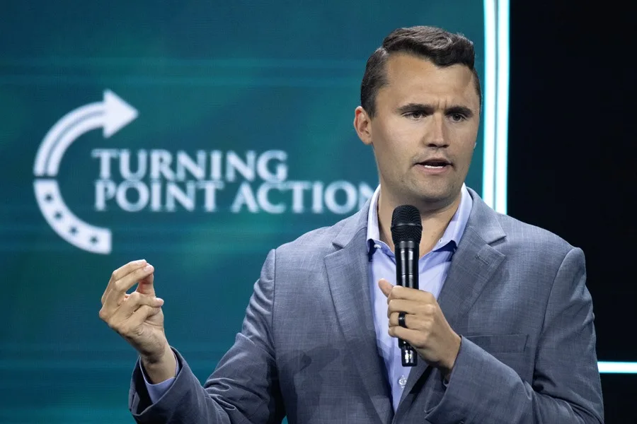 El comentarista conservador Charlie Kirk recibe un disparo en una universidad de EE.UU. y detienen al tirador