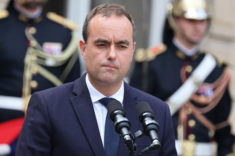 El nuevo primer ministro francés promete cambios «de fondo» para sacar al país de la crisis política y social