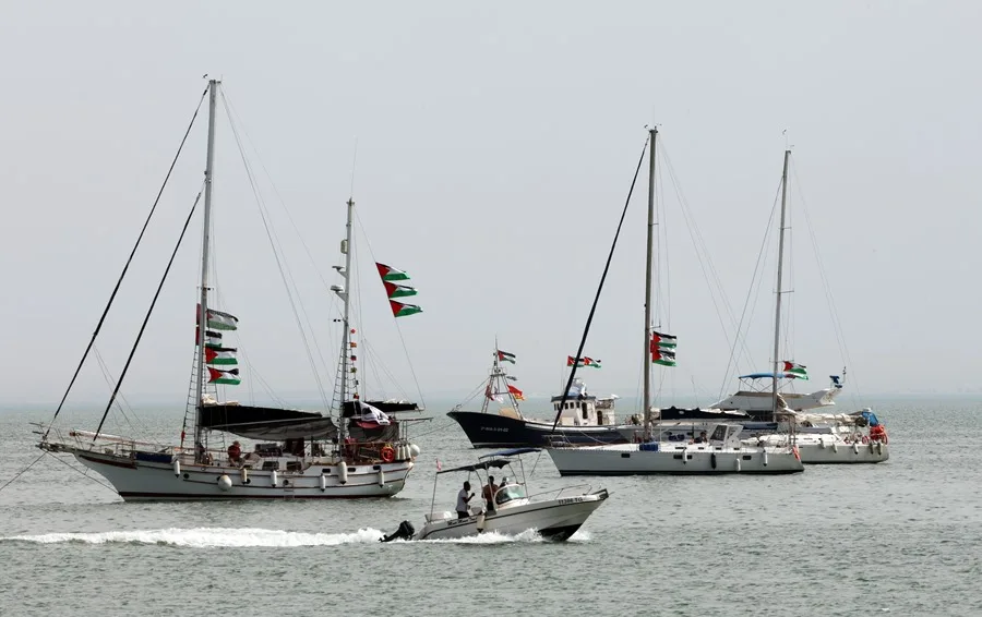La flotilla Sumud, que lleva ayuda a Gaza, reporta un nuevo «ataque con dron» en Túnez