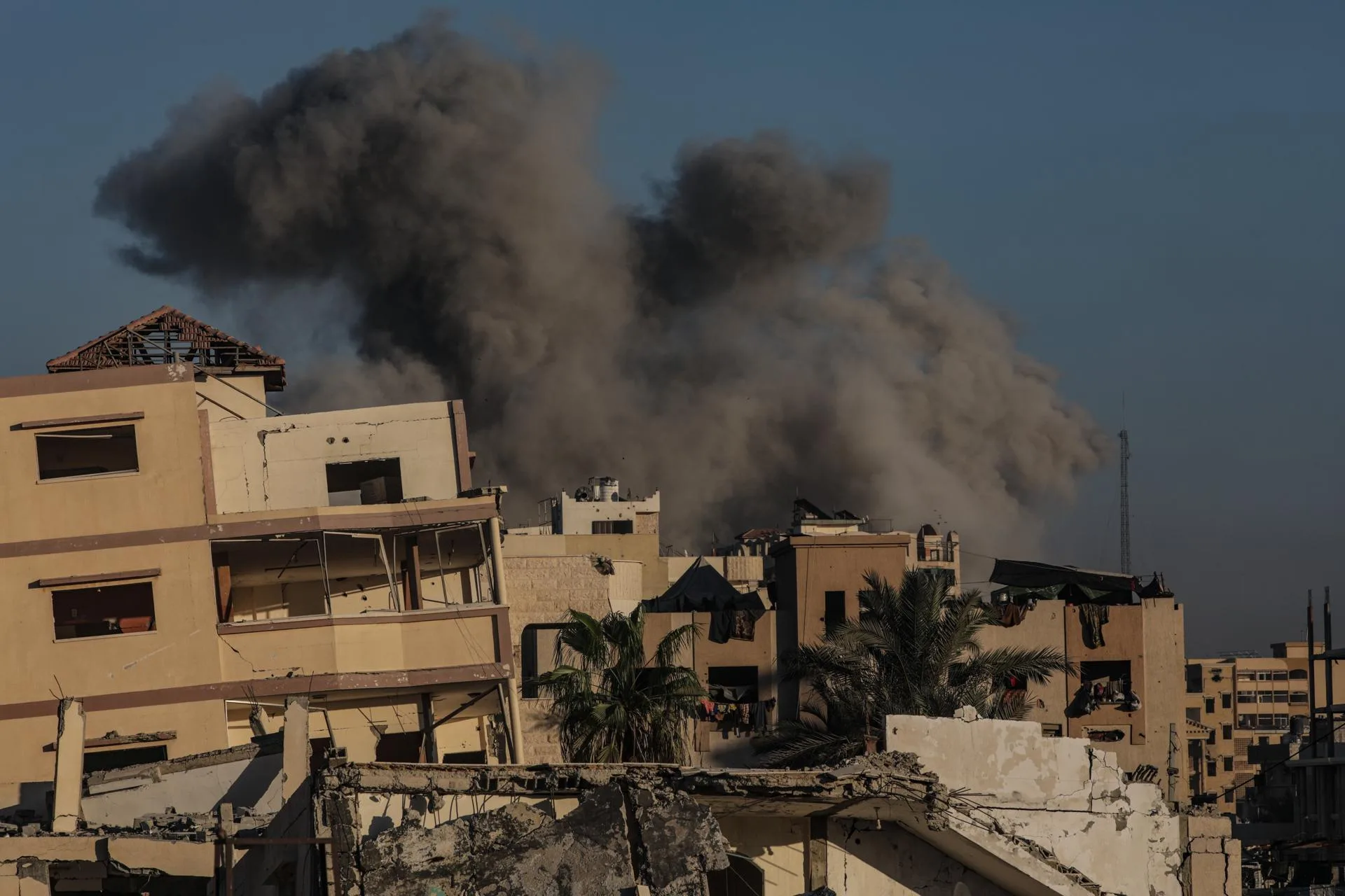 Medio centenar de muertos este sábado en la ciudad de Gaza, que registra continuos ataques de Israel