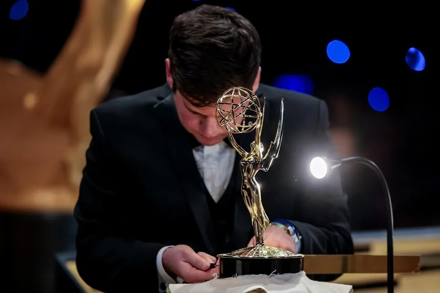¿Cuáles son las series, actores y actrices nominados a los premios Emmy 2025 más vistos?
