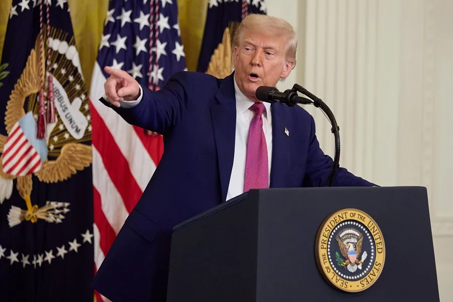 Estados Unidos atacó una segunda embarcación con tres presuntos narcotraficantes venezolanos, según Trump