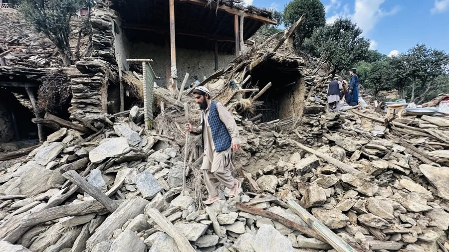 Tres nuevos terremotos en 24 horas aumentan el pánico en la devastada Afganistán