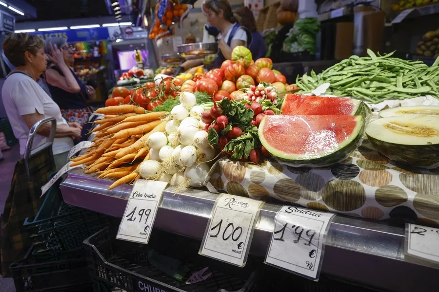 La cesta de la compra es un 36 % más cara que hace tres años, según la OCU