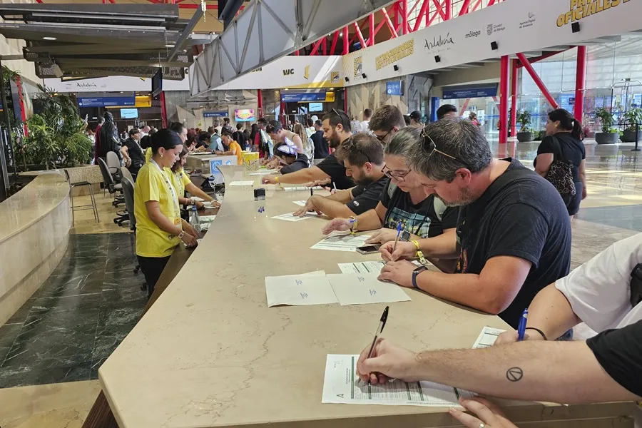 La afluencia masiva abarrota la Comic-Con Málaga, con largas colas y horas de espera