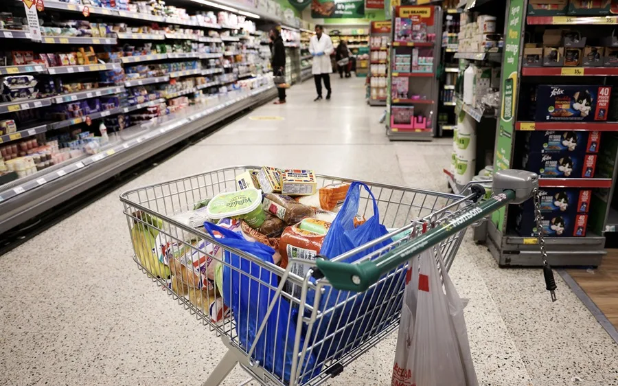 Tres de cada cuatro españoles compra siempre productos en oferta cuando va al súper