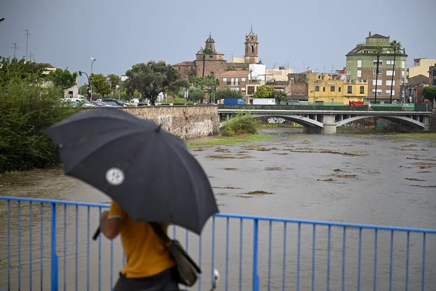 Se prorroga al martes la suspensión de clases en Valencia por la alerta naranja por lluvia