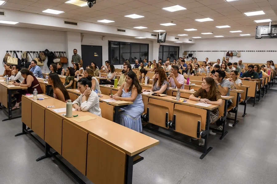 Un 20 % de los adultos prepara oposiciones en búsqueda de estabilidad laboral o mejor salario