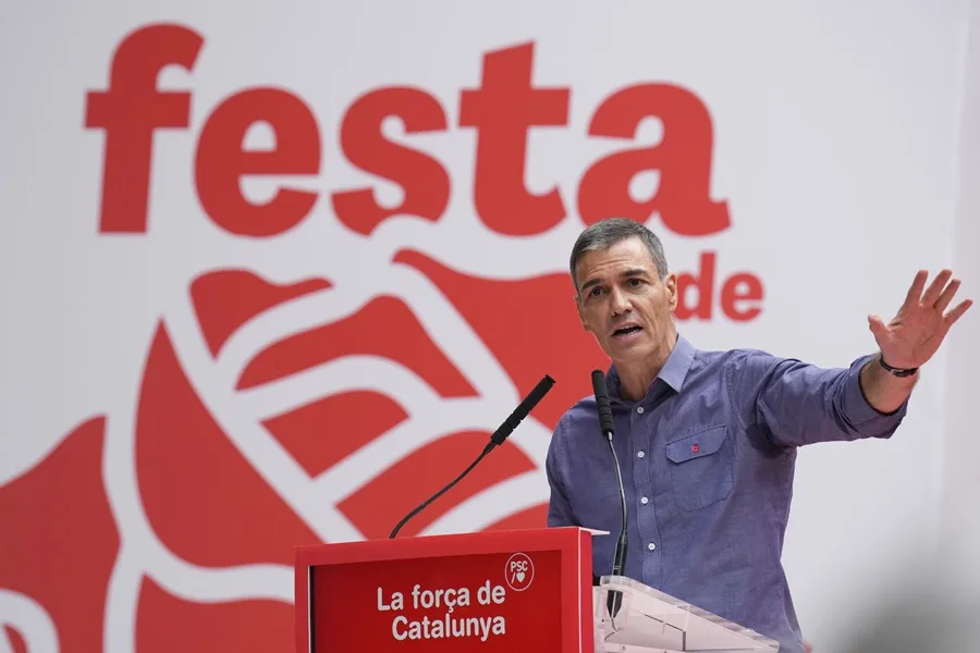 Sánchez dice que no quiere «ninguna lección» de Aznar, sino «disculpas» por Irak y el 11M