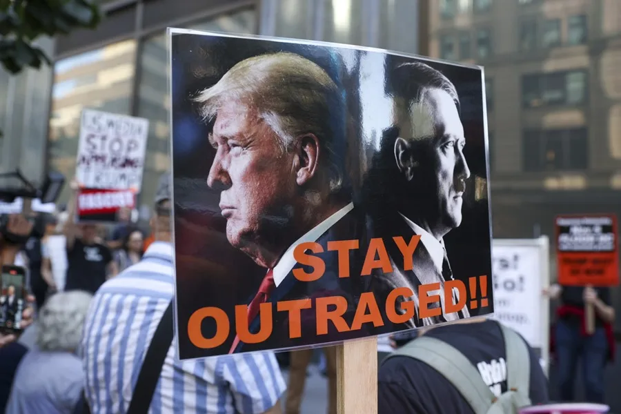 Trump amenaza con quitarle los permisos de emisión a los canales que le critiquen