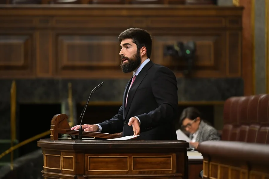 Vox afirma que si llega al Gobierno entrará en RTVE con «motosierra o lanzallamas»