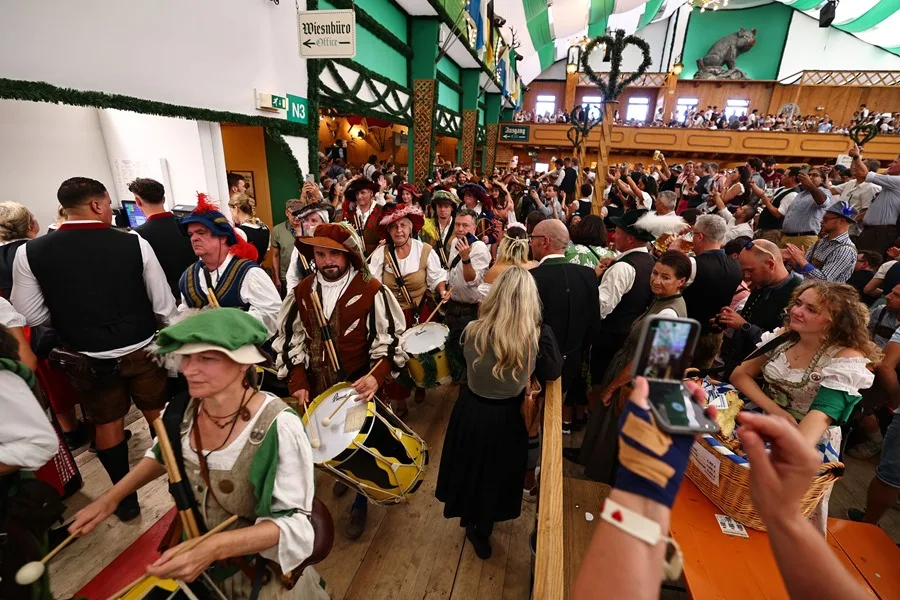 Cierran el Oktoberfest de Múnich por una alerta de explosivos e incidentes en la ciudad