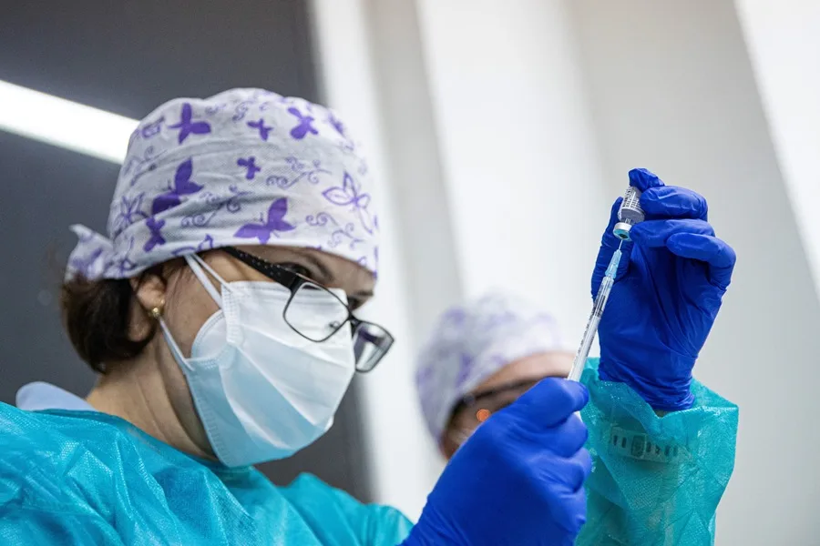 EE.UU. intensifica su guerra comercial con nuevos aranceles a medicamentos y camiones