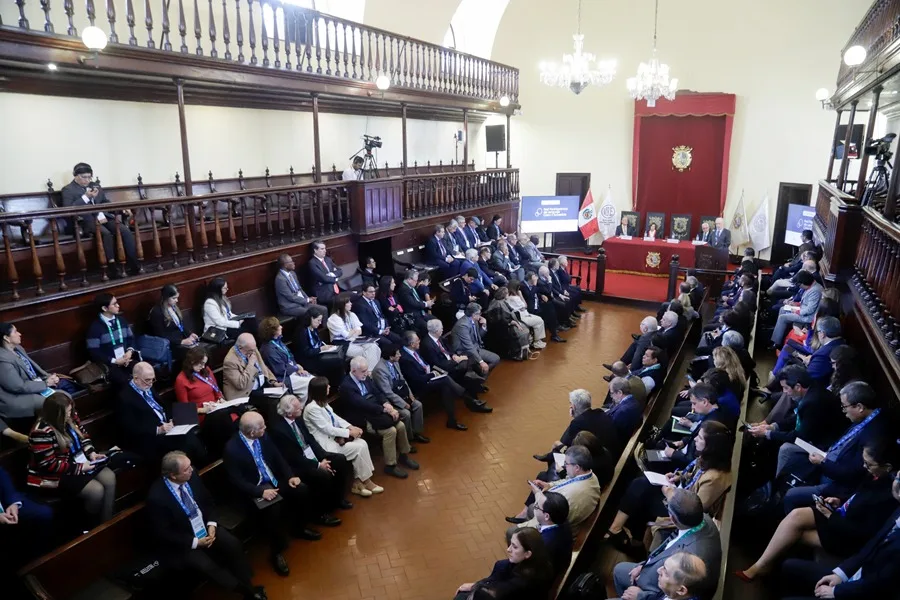 El Congreso de la Lengua celebra mestizaje y a Vargas Llosa en Arequipa ...
