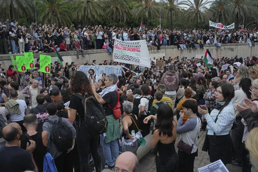 Miles de personas protestan en Barcelona contra el «genocidio israelí» y la detención de la flotilla