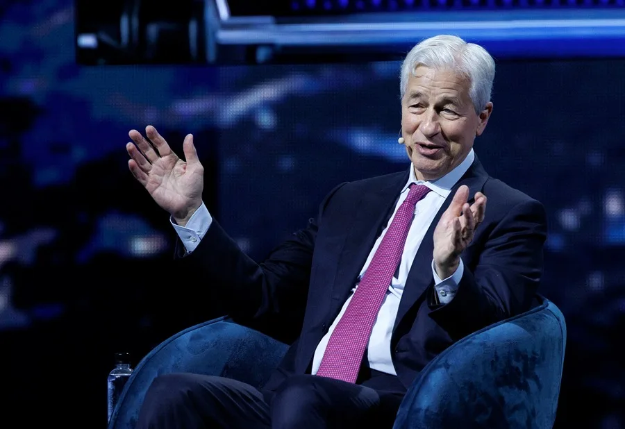 El director de JP Morgan pide "abrazar la inteligencia artificial" pese ...