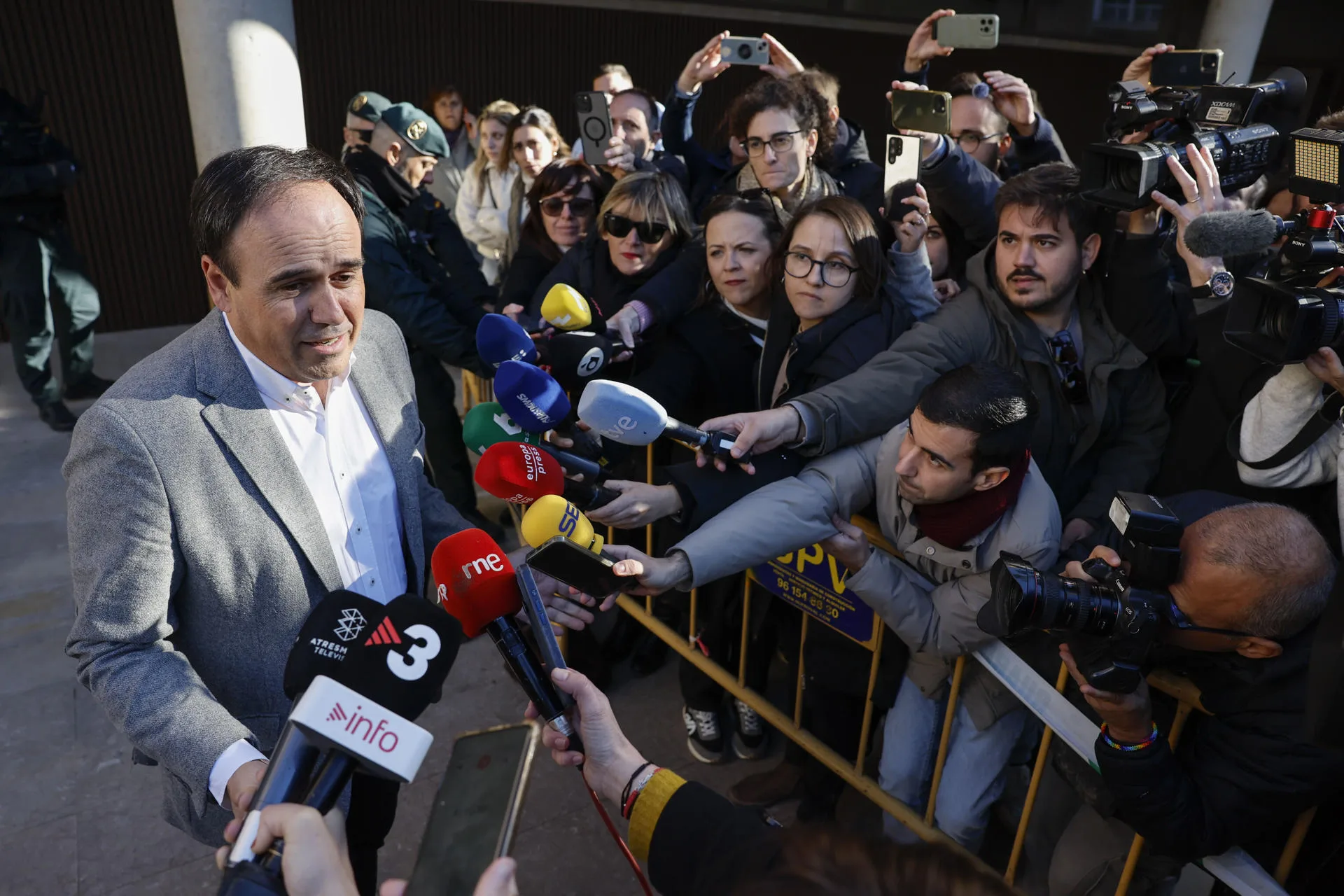 La jueza de la dana pide a Pérez Llorca la factura del teléfono con el ...