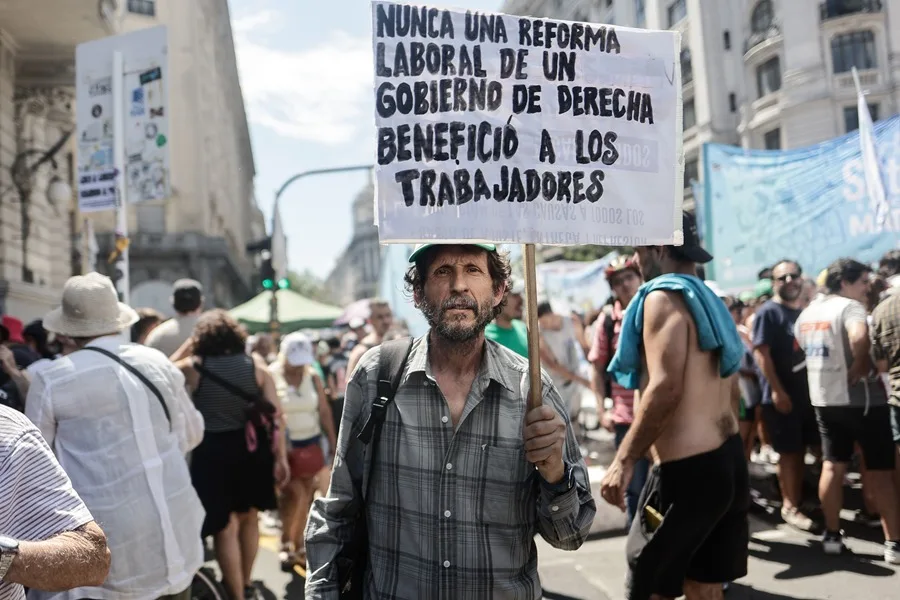 Miles de trabajadores protestan en Argentina contra la reforma laboral ...