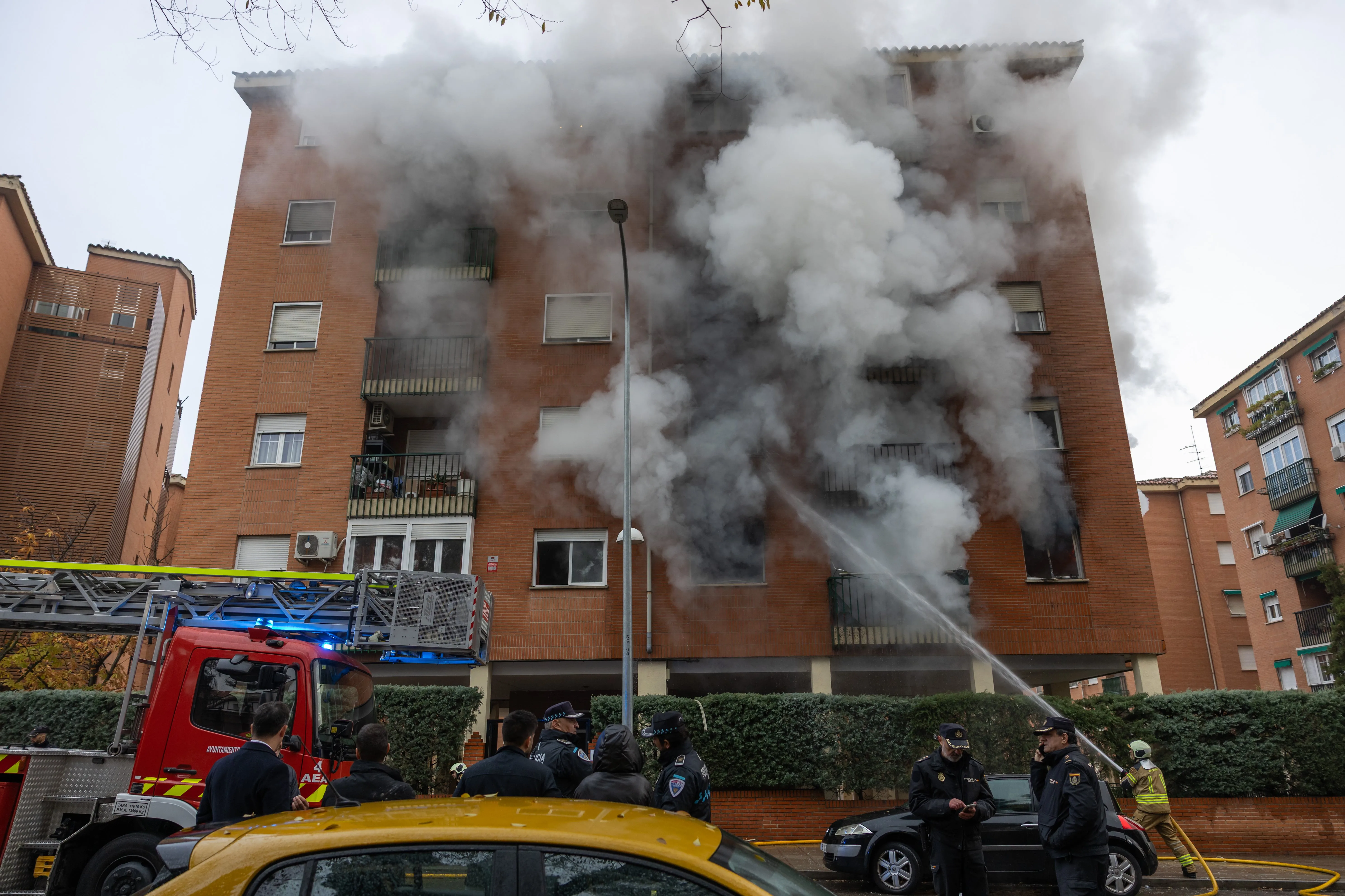 9 afectados en el incendio de un bloque de viviendas en Toledo