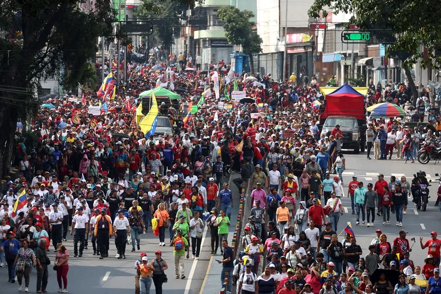 Chavistas marchan en Caracas por la libertad de Maduro