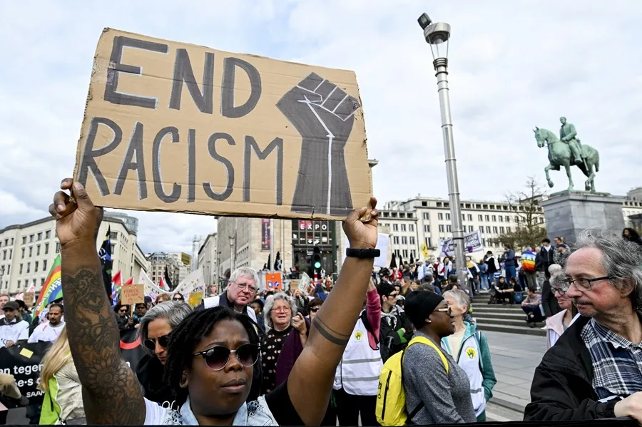 Bruselas presenta la primera estrategia europea contra el racismo - EFE