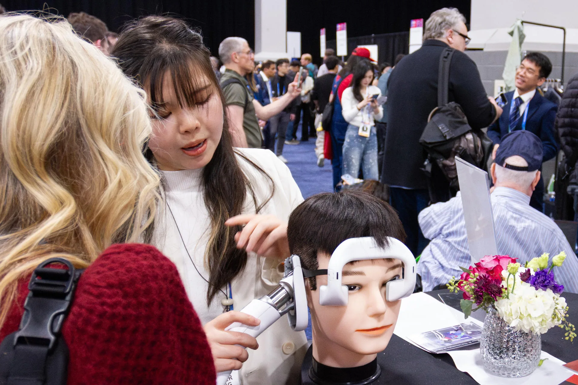 Small companion robots steal the show at CES 2026 preview - EFE