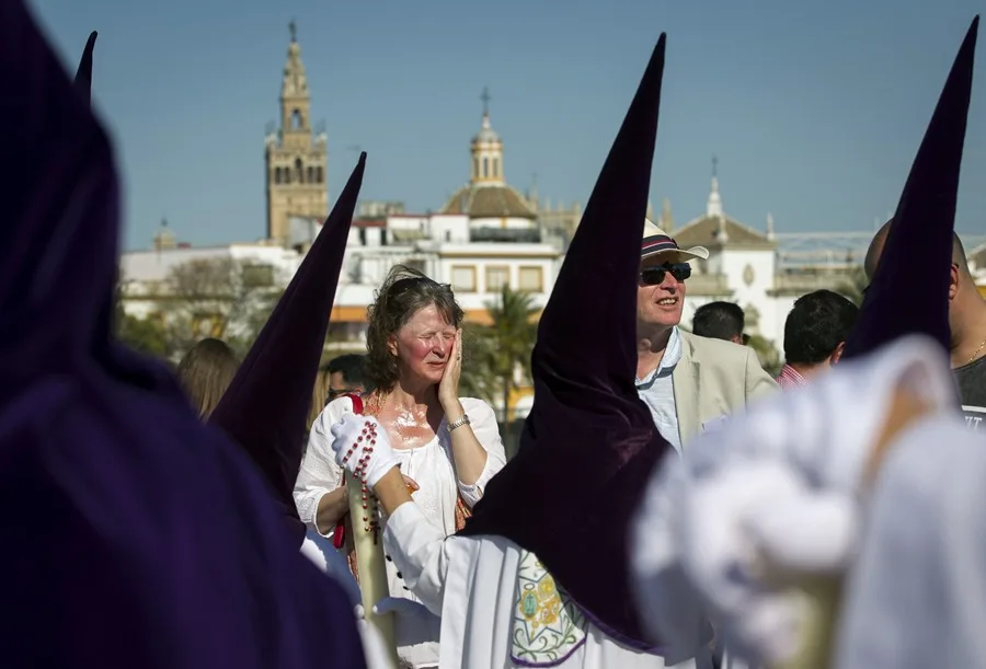 Turismo rural al 65 % y la restauración "contenida" en una Semana Santa marcada por la guerra - EFE