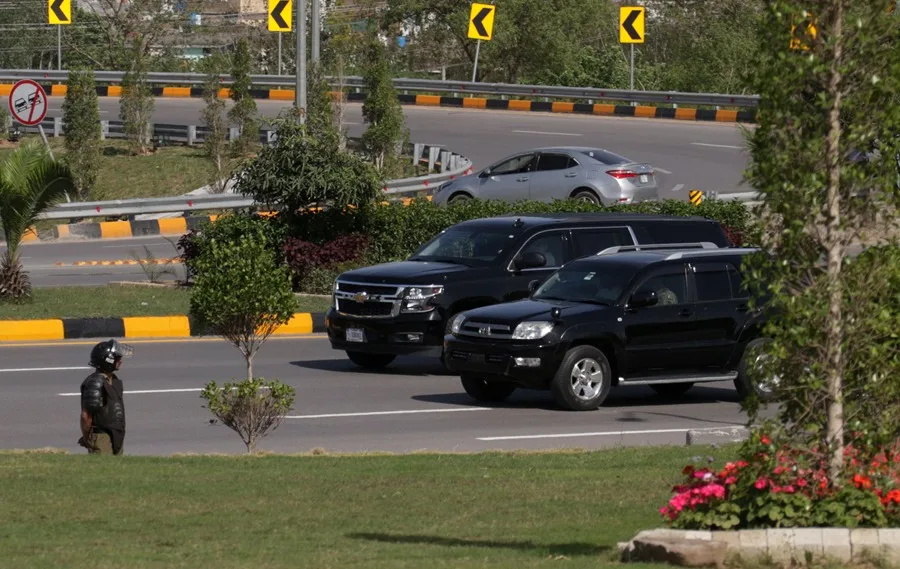 La delegación de Irán llega a Islamabad, Pakistán, para las negociaciones de paz con EE.UU.