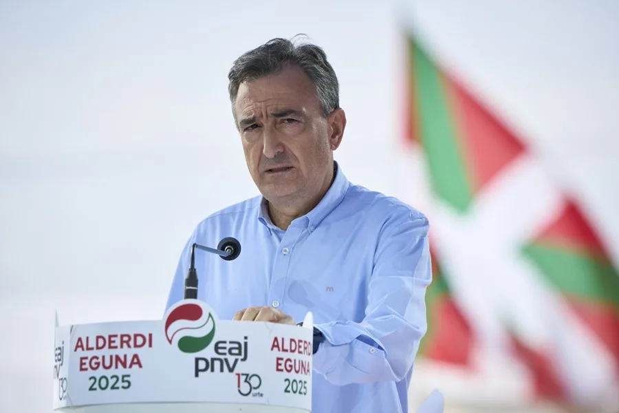 Esteban (PNV) suspende una reunión con Moncloa tras acusar de «falta de respeto» al PSE por un fotomontaje en redes